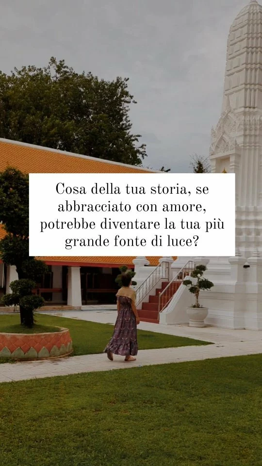 Lo so che la tua Vita è stata difficile.

Che milioni di volte sei stata tradita, ferita, offesa.

Eppure sei qui.

Ti sei rialzata, sei andata avanti anche quelle volte che ti sembrava di non farcela.

Dentro di te vive una fiducia antica, una forza primordiale che ti sostiene e muove non solo te, ma tutto ciò che esiste. 

Il dolore e la sofferenza fanno parte del nostro viaggio umano, e non possiamo evitarli se vogliamo vivere in pienezza. 

Ma la sofferenza non è mai fine a se stessa.

Ogni dolore che hai vissuto, ogni sfida che hai attraversato è un maestro che ti guida.

A volte il dolore ti costringe a guardarti dentro e capire dove stai andando, cosa ha bisogno di cambiare, e cosa, ormai, non risuona più con chi sei diventata 

La tua storia non è solo qualcosa da accettare, ma la via sacra per incarnare il tuo messaggio.

Anche le figure più sagge, come il Buddha, hanno trovato significato e scopo nella sofferenza. 

Il punto, sai qual è? Non fermarti al giudizio. 

Ogni volta che ti giudichi per quello che hai vissuto, aumenti solo il peso che porti. 

Che non significa non avere più la capacità di discernere ciò che è giusto e opportuno fare. 

Ma significa non confondere il giudizio con la persona che sei, non farne un identità.

Così, le difficoltà diventano riti di passaggio, iniziatori che risvegliano talenti e qualità che forse, fino a quel momento, erano rimasti nascosti, in attesa che tu fossi pronta a riconoscerli.

❤️Ho una domanda bomba da cuore a cuore per te:

Cosa della tua storia, se abbracciato con amore, potrebbe diventare la tua più grande fonte di luce?

➡️Se ti risuona ci vediamo sabato 16 Novembre a Genova per richiamare lo spirito della montagna come simbolo di sfida e forza interiore.

#lecoseinmente #meditazione #mindfulnessitalia #amorepersestessi #crescitapersonale #sfida #poterepersonale #genova #olismo